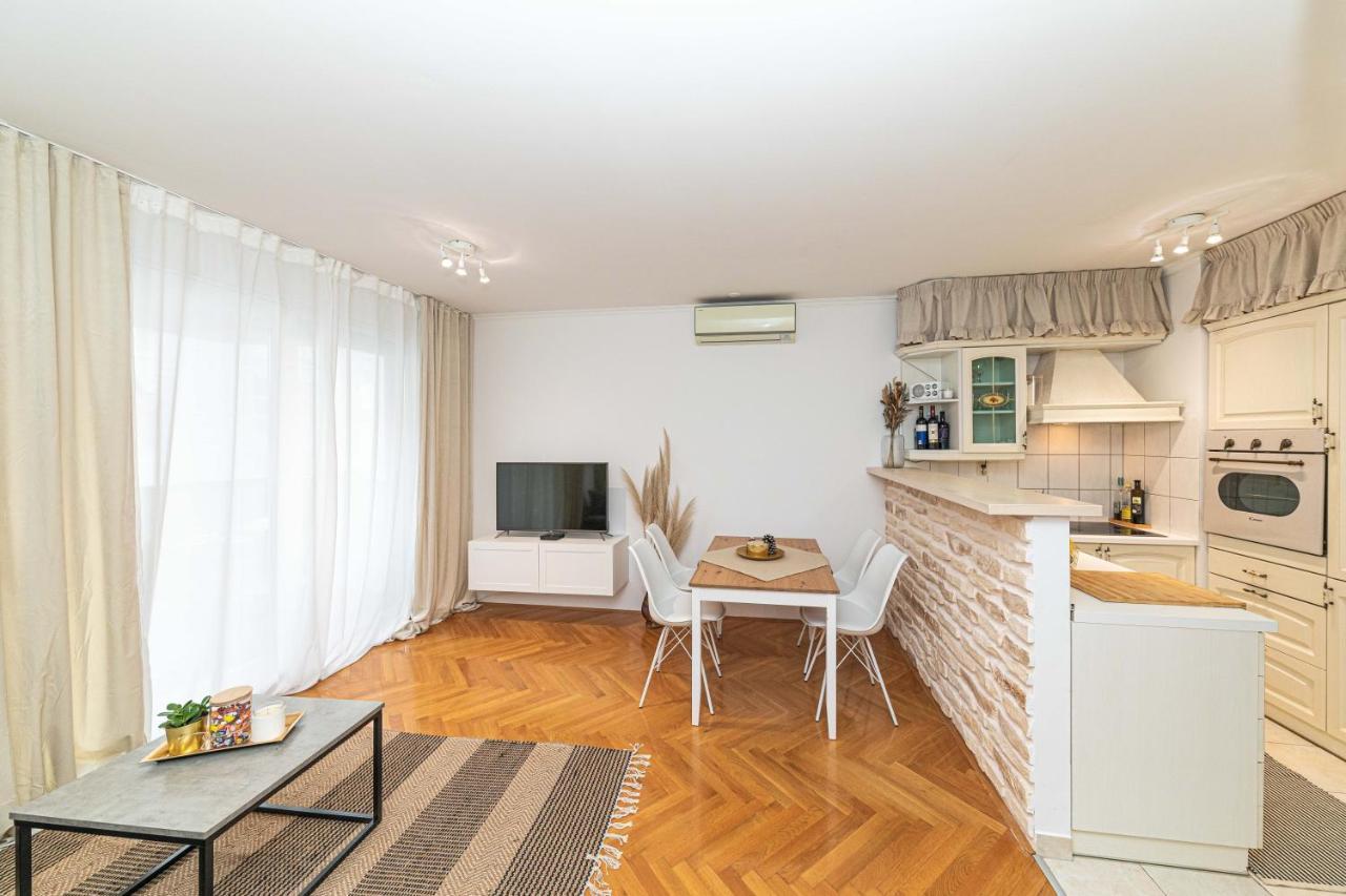 Malea Suite Split Exterior photo